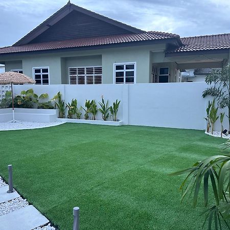 Home In Terengganu With Private Pool Kuala Terengganu Exterior photo